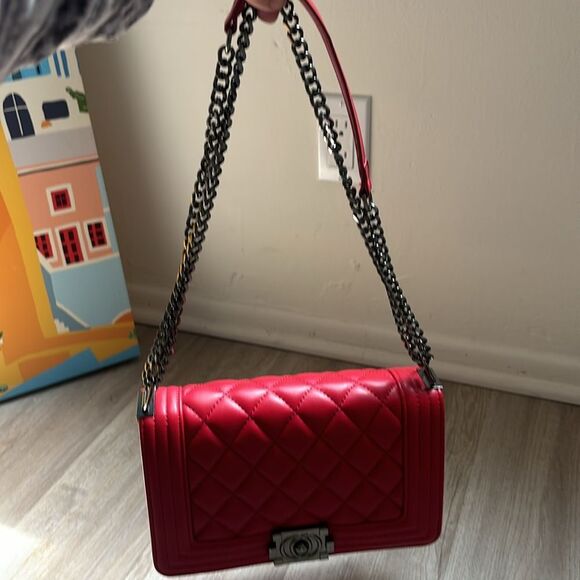 Red Padlock Medium Shoulder Bag - Picture 2 of 10